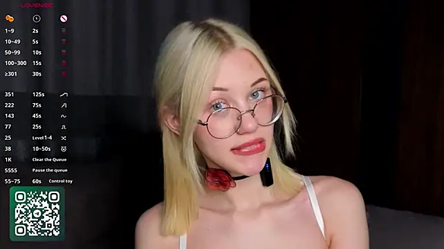 MaryAllston stripchat live cam model