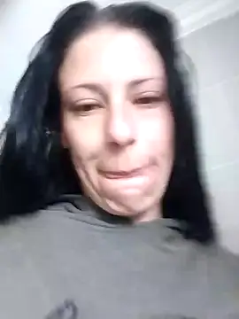 Hildaqii stripchat live cam model