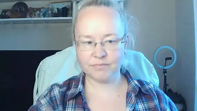 Viola27 stripchat live cam model
