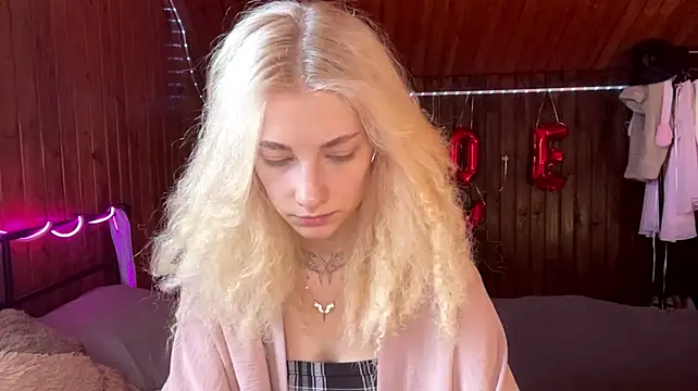 GlyndaMccannon stripchat live cam model