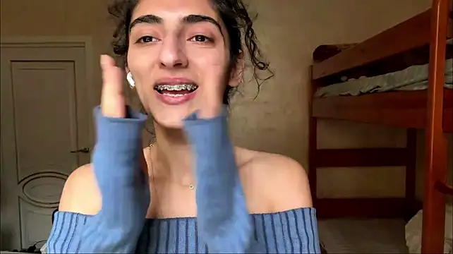 ShantiLeavitt stripchat live cam model