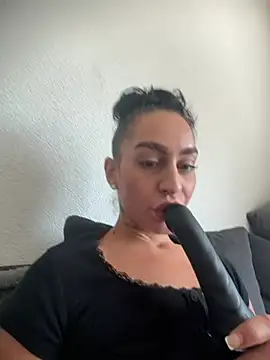 AyshaShirin stripchat live cam model