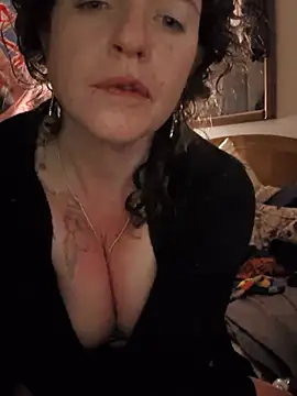 1rubylouxe stripchat live cam model