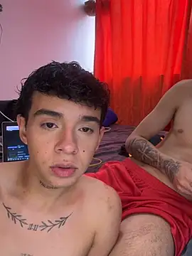 Yoskingg_moisest stripchat live cam model