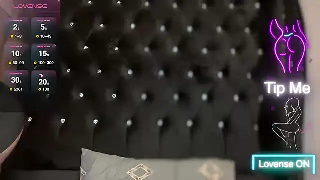 lushluci stripchat live cam model