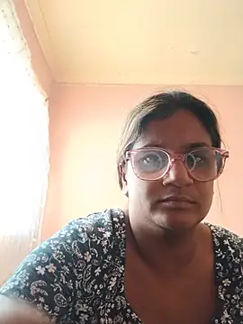 indianstrawberrylips4u stripchat live cam model