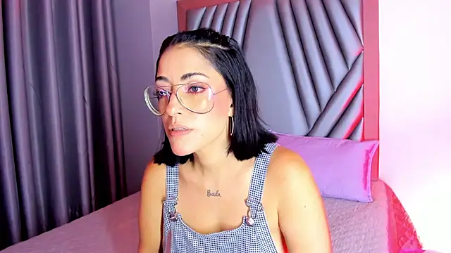 Aura-bakerr stripchat live cam model
