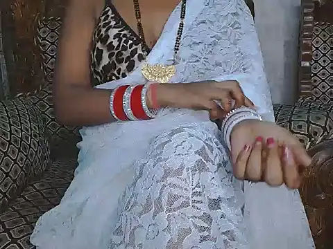 ishanii- stripchat live cam model