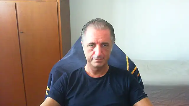 lliuk70mi stripchat live cam model