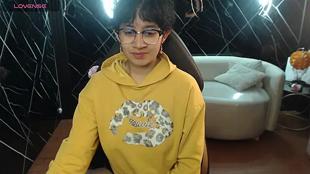 Lili_Gomez_ stripchat live cam model