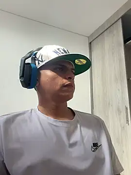 cash_master_daniel stripchat live cam model