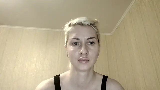 BlondieOnline_ stripchat live cam model