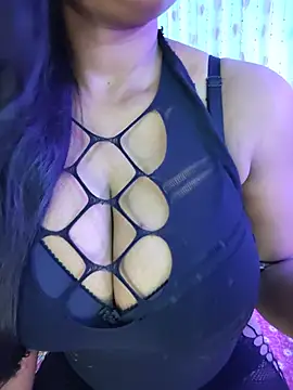 Ishu_Lovee stripchat live cam model