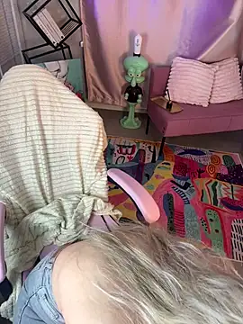 Hot_blondie stripchat live cam model
