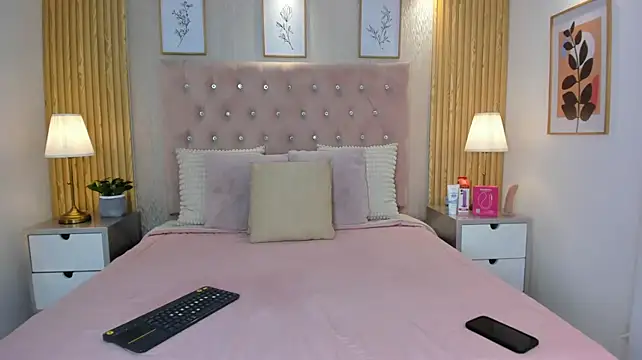 Luna_Millers stripchat live cam model
