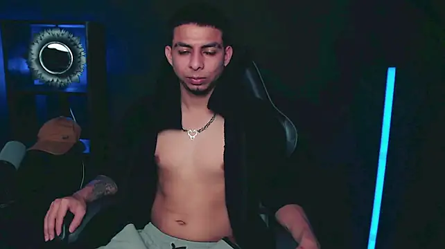 ALPHA_LATINO stripchat live cam model