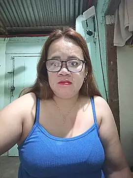 rowena_123 stripchat live cam model