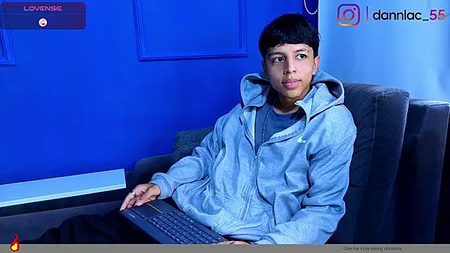 Dann_ferrer1 stripchat live cam model