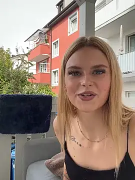 YoungGermanKiki18 stripchat live cam model