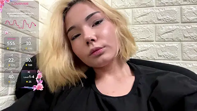 VersieWoodal stripchat live cam model