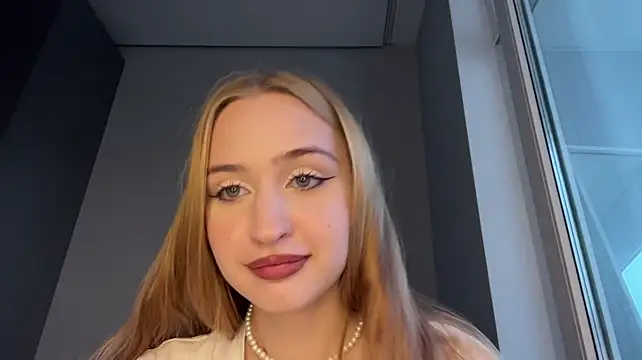 SexyLuxymur stripchat live cam model