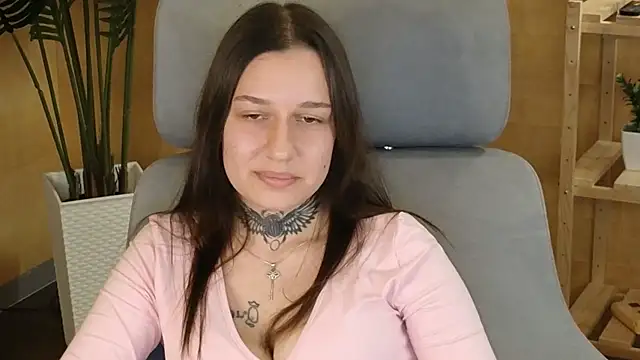 LynseyRufino stripchat live cam model