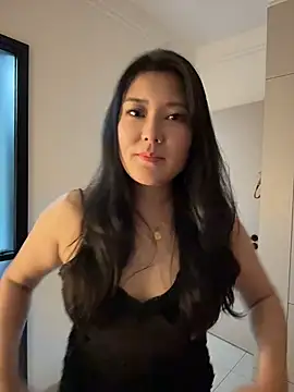 Yueyue181 stripchat live cam model