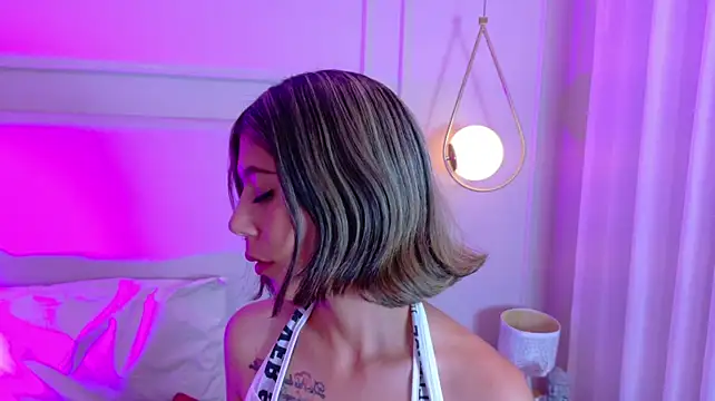 ZoeyPetit stripchat live cam model