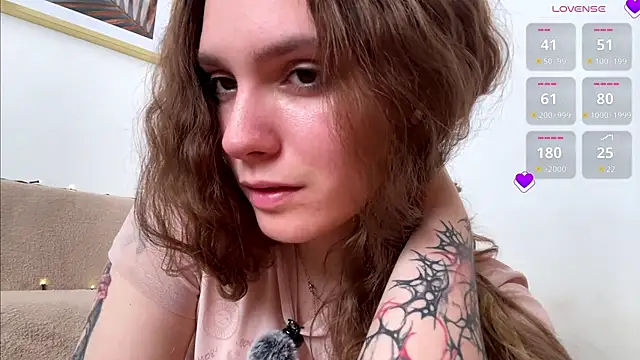 AliKnop stripchat live cam model