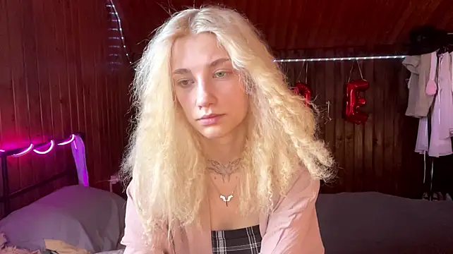 GlyndaMccannon stripchat live cam model
