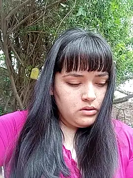 Luu_19 stripchat live cam model