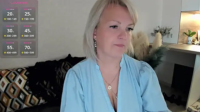 Juarnea_ stripchat live cam model