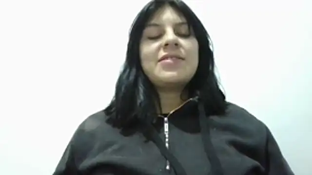 Kate-Pauhl stripchat live cam model
