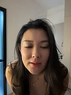 Yueyue181 stripchat live cam model