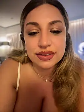 miamellycious stripchat live cam model