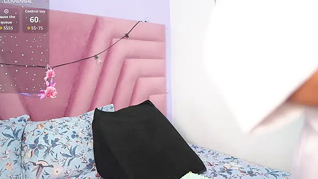 MySugarmoomy stripchat live cam model