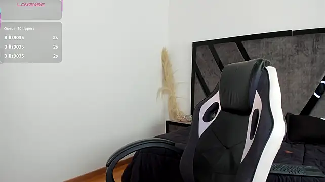IrisFyre stripchat live cam model