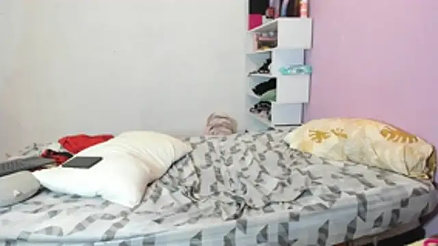 Teenssweet18 stripchat live cam model