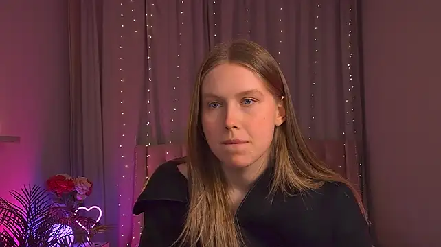 MelissaLowson stripchat live cam model