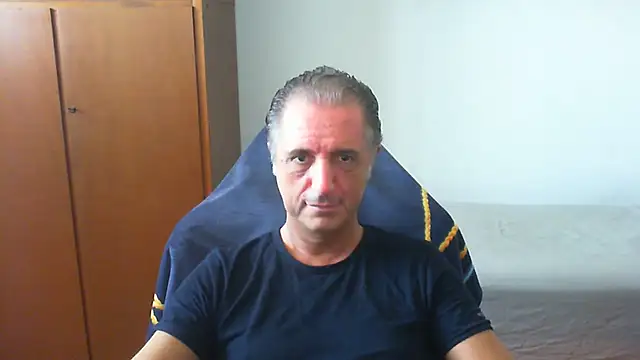 lliuk70mi stripchat live cam model