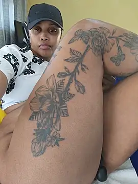 Drippincaty stripchat live cam model