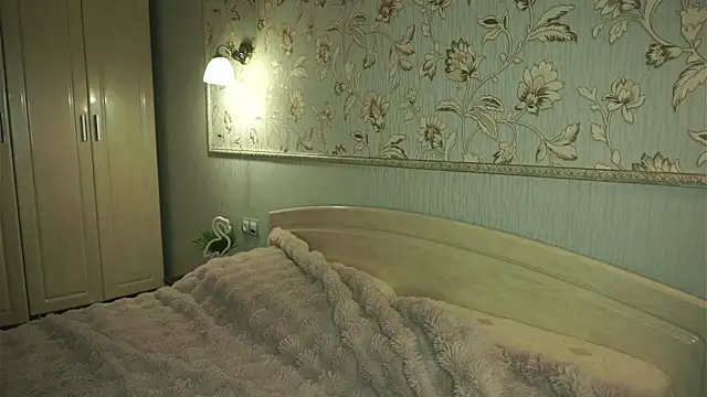 QuennaCoote stripchat live cam model