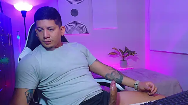 _robertobaggioo stripchat live cam model