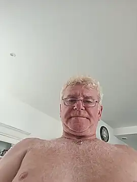 olivbisoumis stripchat live cam model