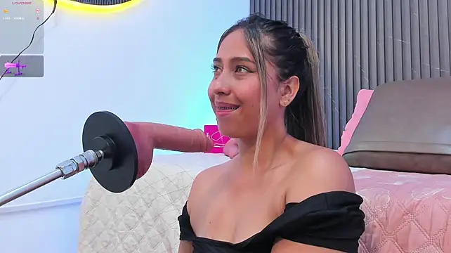 karola_cute_ stripchat live cam model
