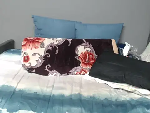 Bustydiva83 stripchat live cam model