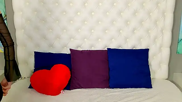 MilaLick stripchat live cam model