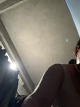 Laddy-su stripchat live cam model