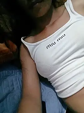 Ozenli- stripchat live cam model