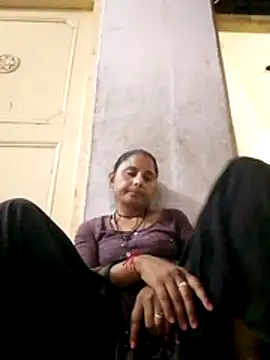 Salnihote stripchat live cam model